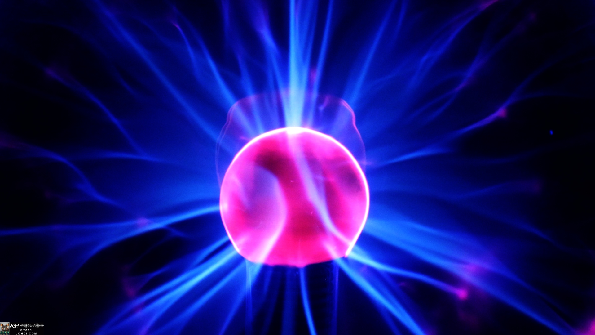 Lightning ball still image
